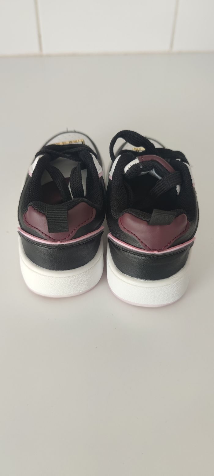 Chaussure neuve 
Taille 24 - photo numéro 3