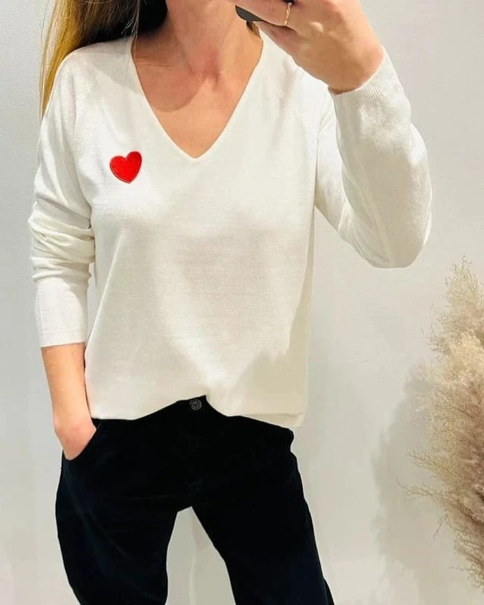 💐 Beau pull femme écru et cœur rouge T34-40 - photo numéro 2