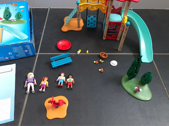 Playmobil Family Fun 9423 Parc de jeu avec toboggan complet - photo numéro 2
