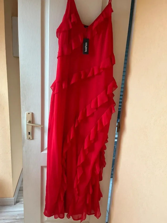 robe longue maxi dress à volant rouge boohoo - photo numéro 2