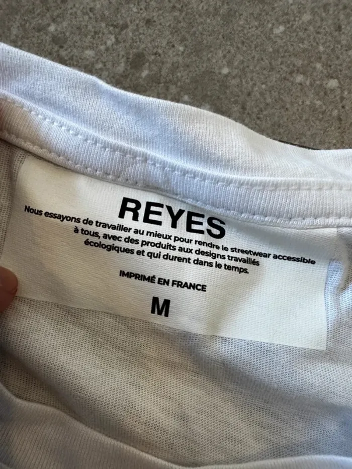 T-shirt blanc Reyes, taille M, très bon état - photo numéro 2