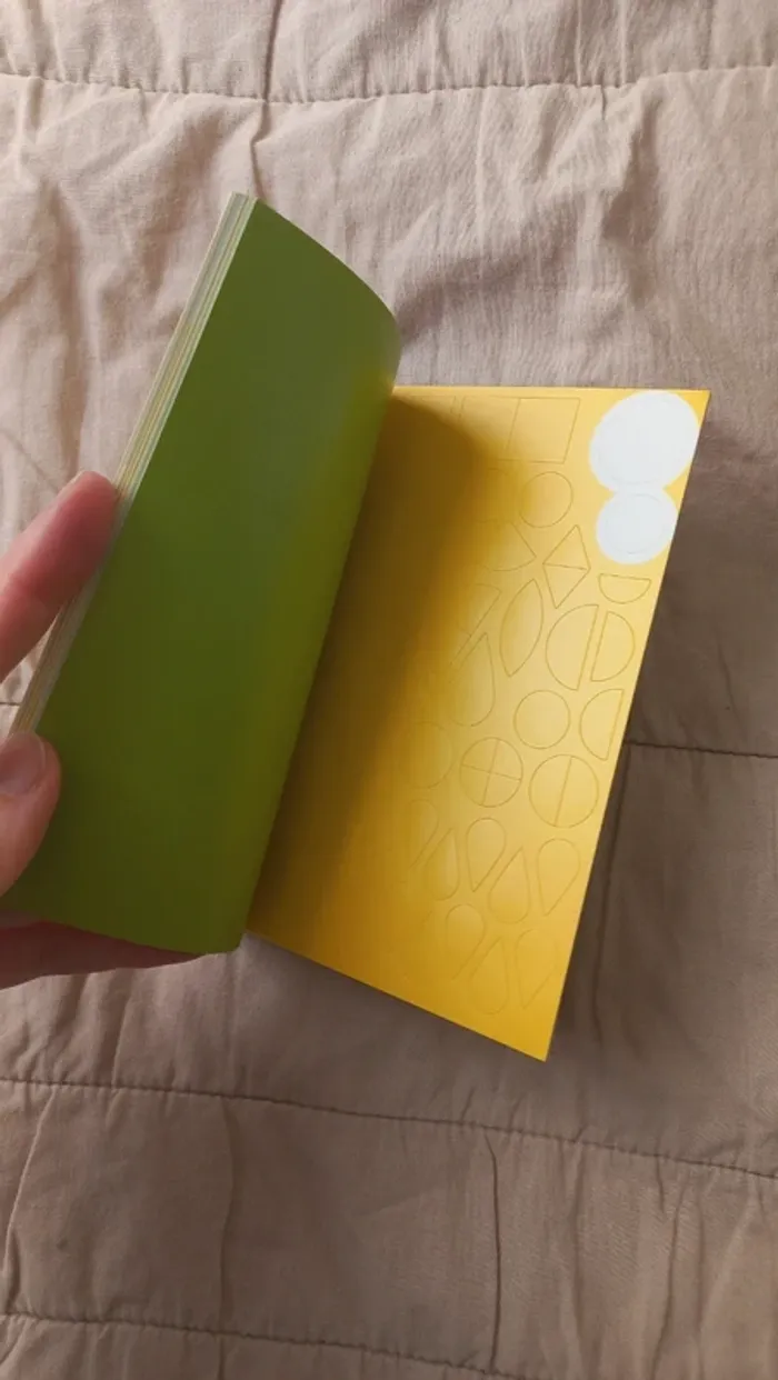 Mini livre usborne. Je dessine avec des gommettes Pâques.  Neuf. - photo numéro 4