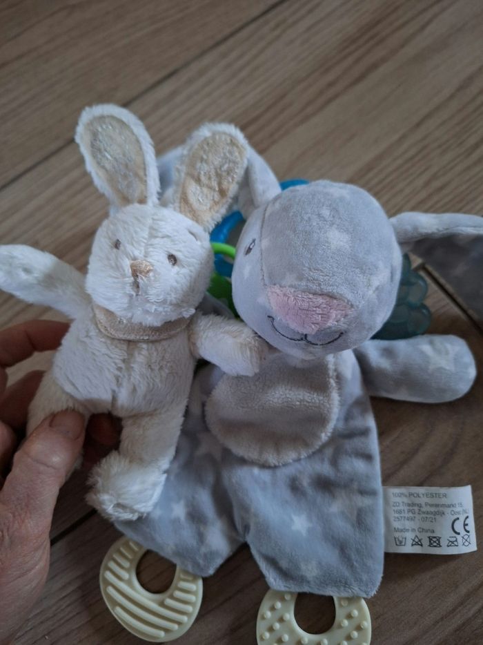 Lot jouets éveil bébé - photo numéro 2