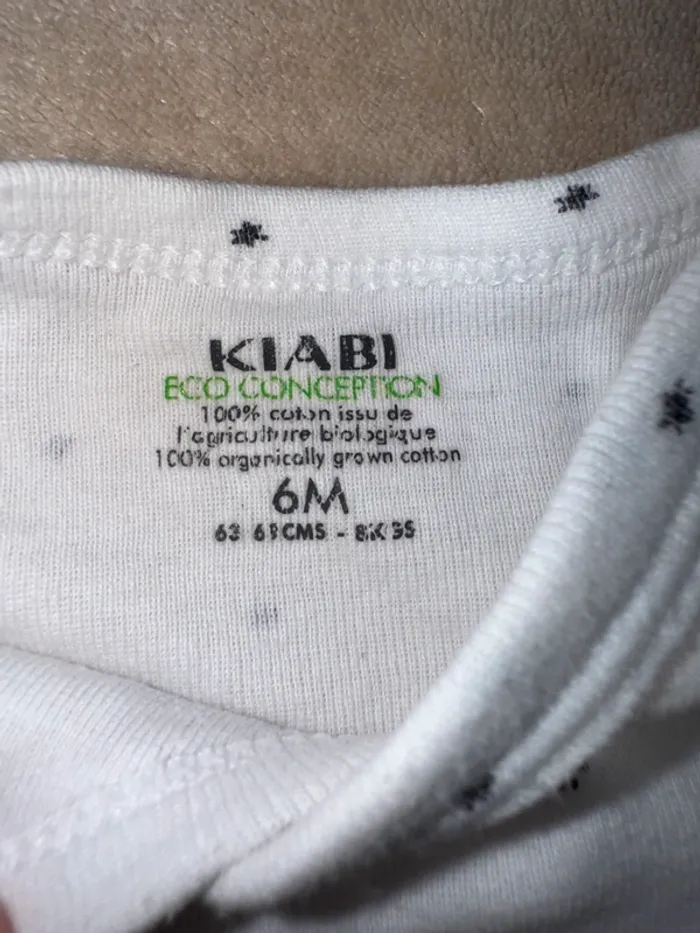 body étoiles • Kiabi • taille 6 mois - photo numéro 2