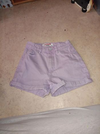 Short violine jennyfer t .32 12 ans à 2 petites.taches