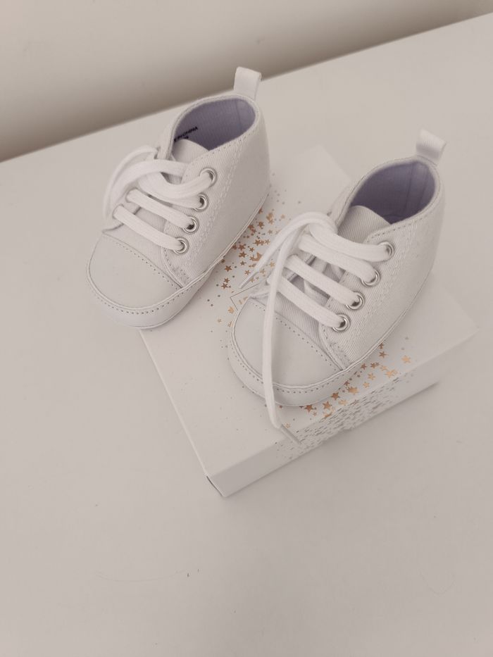 Tennis bébé Kiabi blanche en toile taille 18