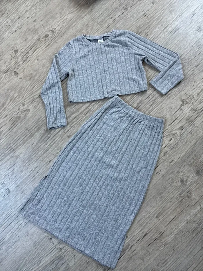 Ensemble haut et jupe grise 9-10ans neuf
