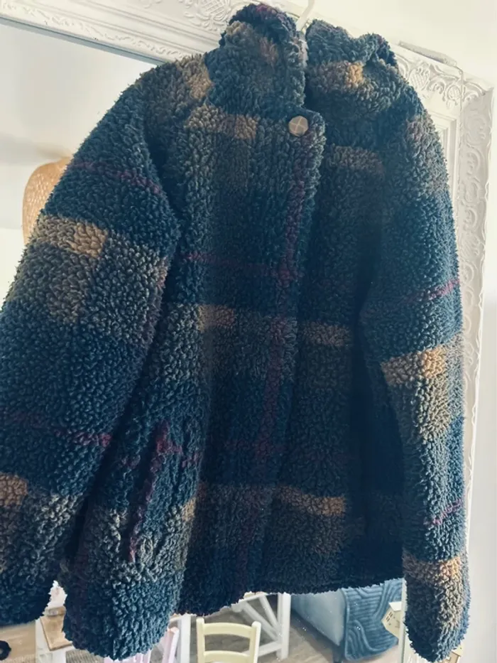 Jolie manteau hiver duveteux Cyrillus 10ans - photo numéro 4