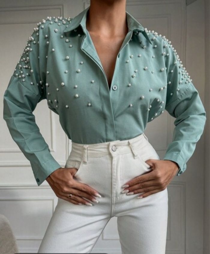 Chemise vert d'eau avec perles