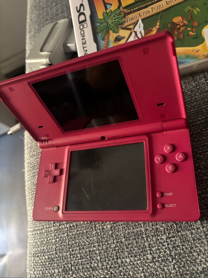 Nintendo DSI rose - photo numéro 2