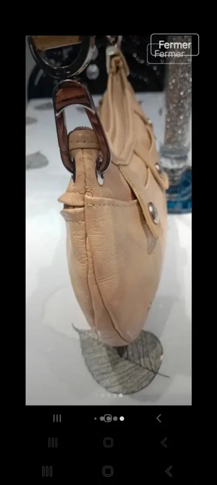 Sac porte épaule longchamp beige 15x29x2 tt est visible sur les photos - photo numéro 11