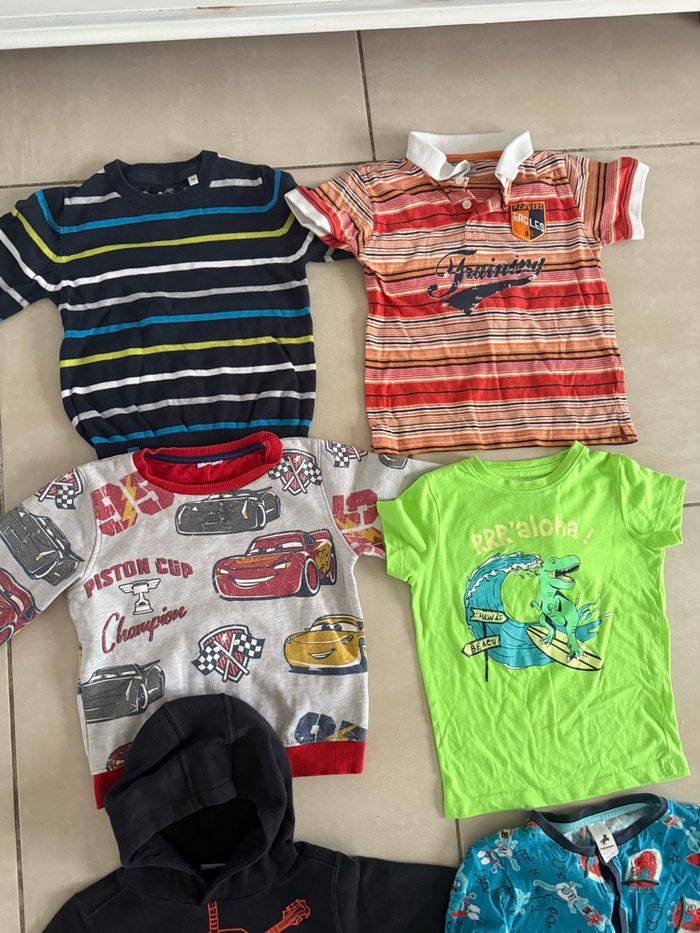 Lot 5 ans vêtements garçon pulls, t-shirt, polo - photo numéro 3
