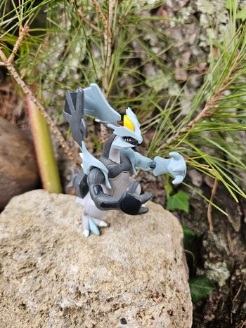 Super figurine Pokemon Nintendo tomy Kyurem noir