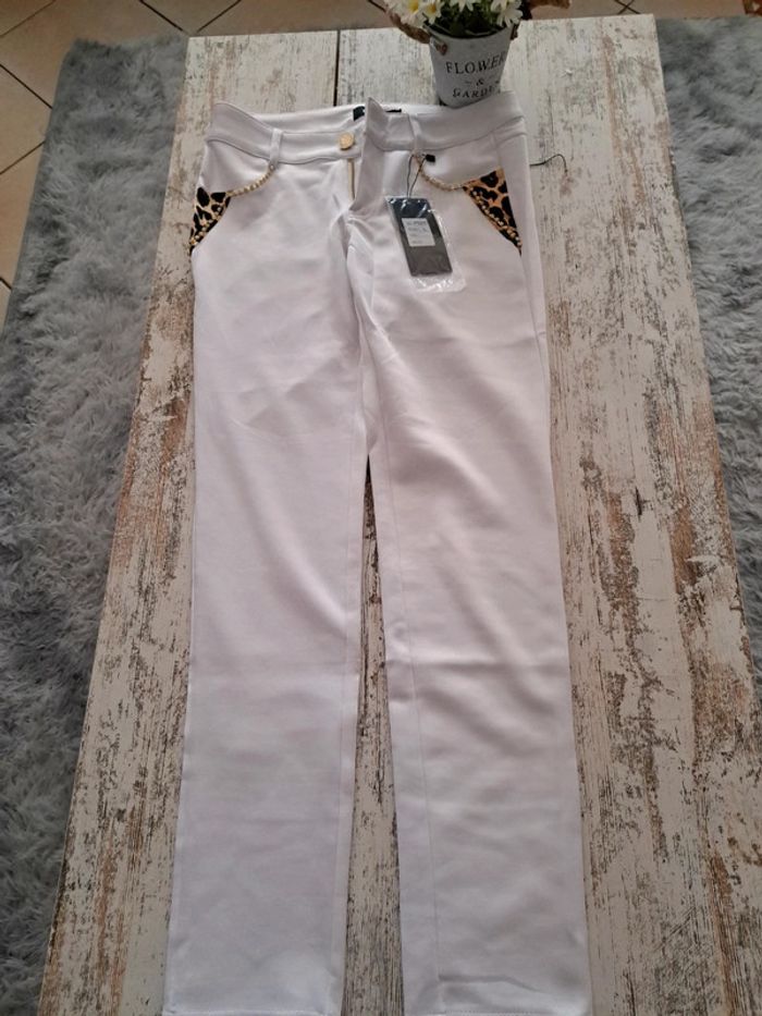 Pantalon blanc poches 🐆 et strass neuf - photo numéro 2