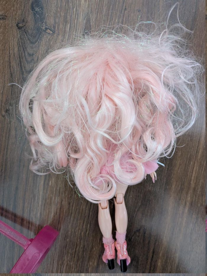 Poupée rainbow high Bella Parker costume bal - photo numéro 2