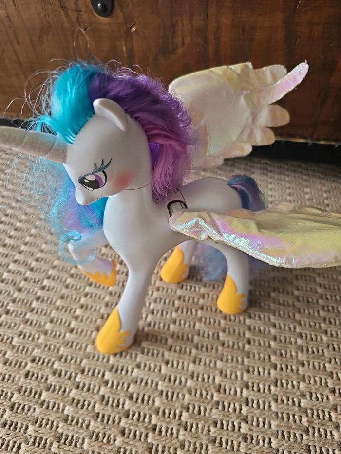 My little pony sonore et lumineux Queen chrysalis et princesse celestia - photo numéro 10