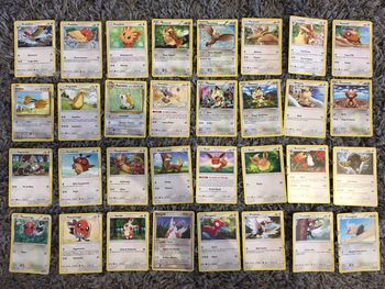 Cartes Pokémon base coloris gris clair