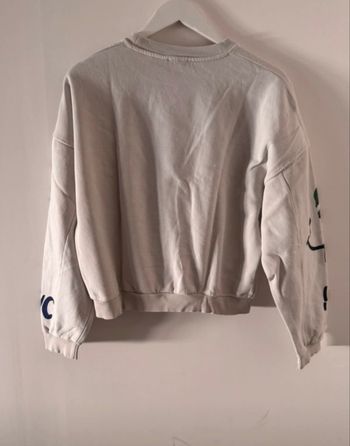 Pull blanc avec tags