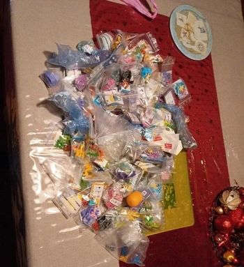 Lot d'environ 100 kinder infinimix