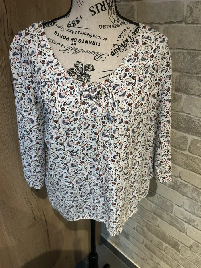 Blouse fleurie manches longues taille 42/44 - photo numéro 2