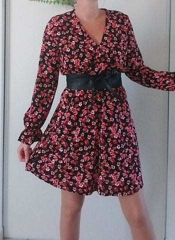 Jolie robe fleurie rose rouge