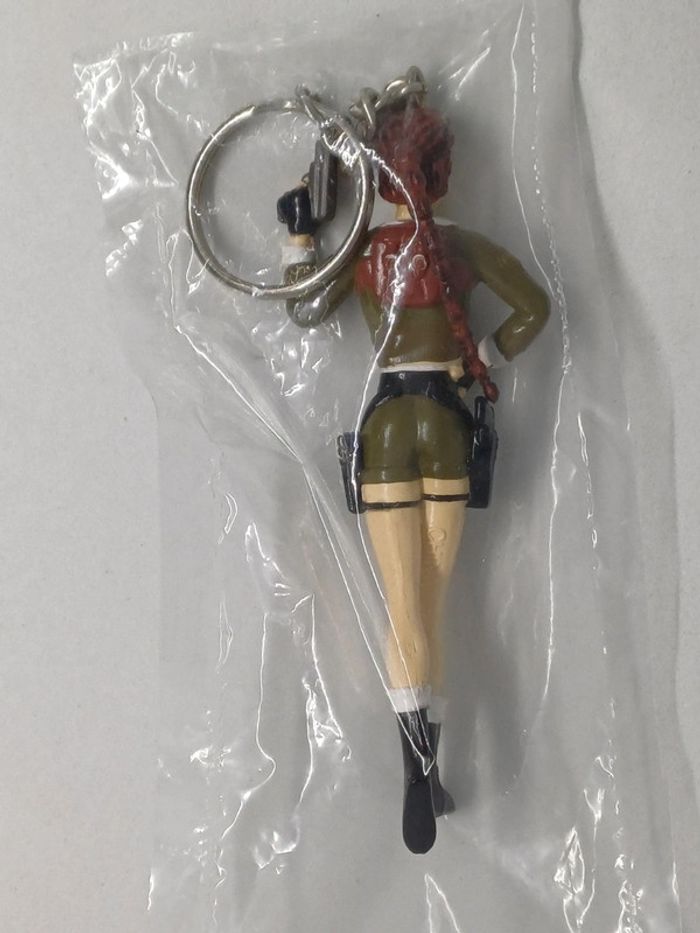 Porte clé Figurine Lara Croft Tomb Raider 2 Aviateur Aviator Veste - photo numéro 5