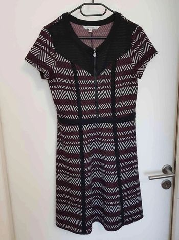 Robe élastique  taille 40