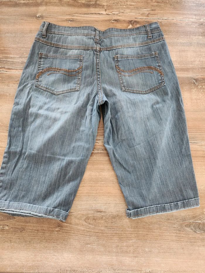 Pantacourt bermuda Short en jean taille 38 en bon etat - photo numéro 2