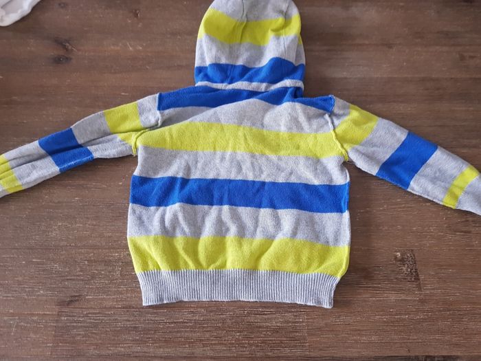 Pull a capuche - photo numéro 3