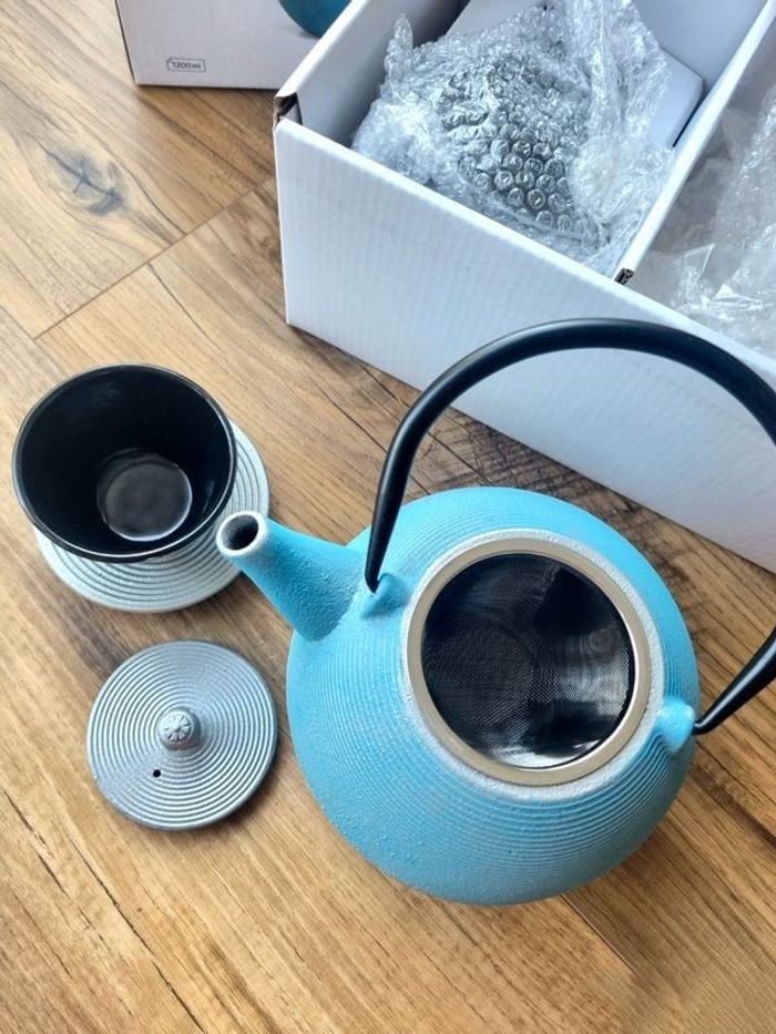 Service à thé en fonte, théière 1,2 L avec passoire amovible + 2 tasses avec soucoupe - photo numéro 2