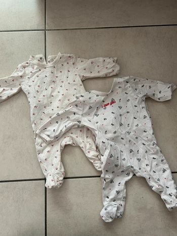 Lot 2 pyjama Kiabi 1 mois