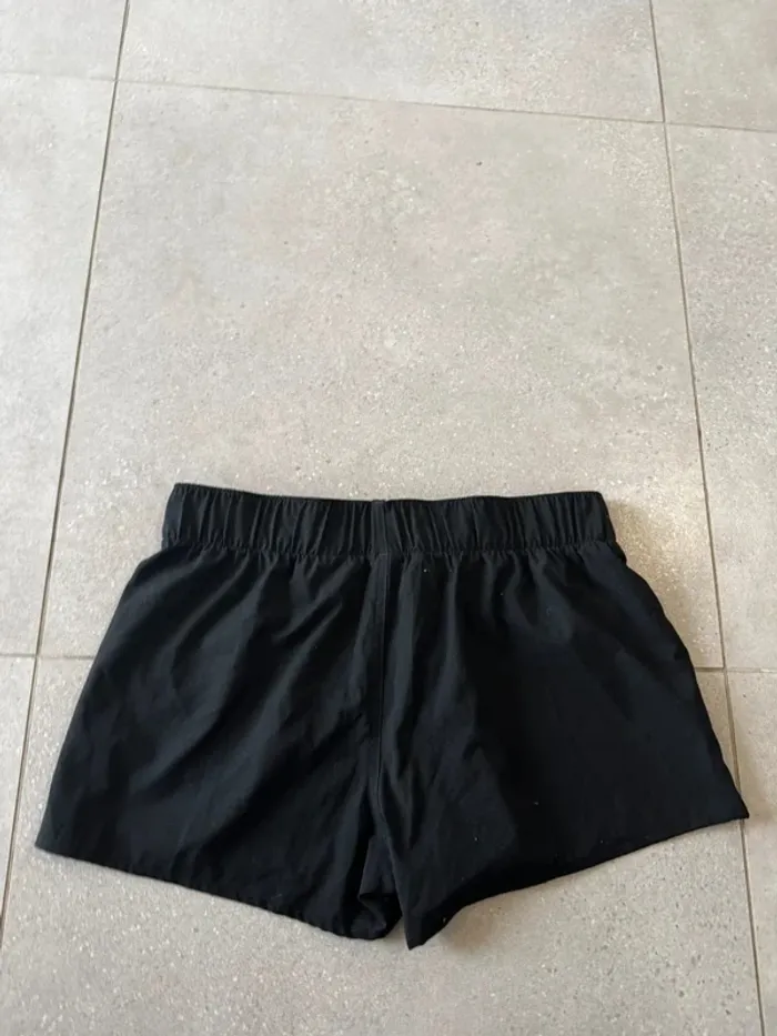 Short noir Olaian, très bon état, 40x30cm - photo numéro 2