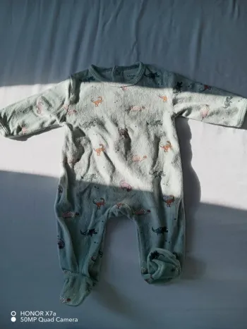 Pyjama jamais porter 3 mois