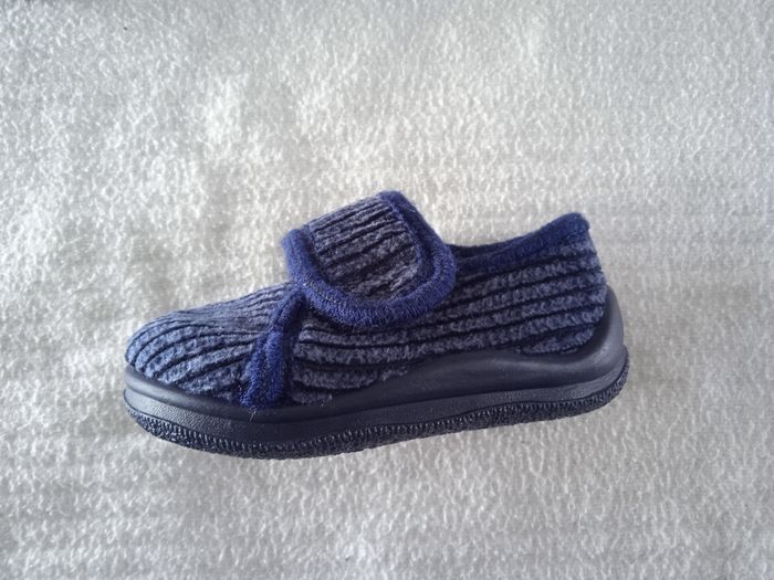 Chaussons taille 19 - photo numéro 2
