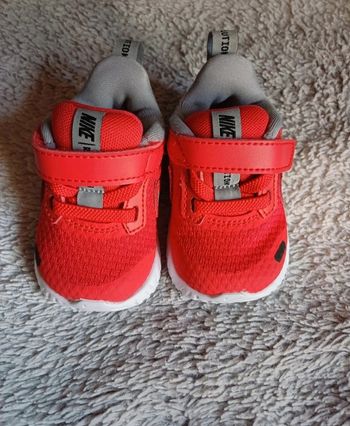 Baskets bébé Nike Revolution neuves taille 17