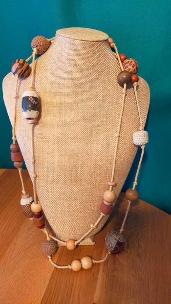 Collier long multimatériaux ethnique – Terres d’Ailleurs