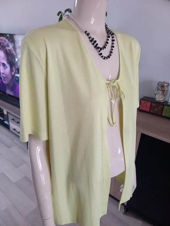 Gilet Tee-shirt manches courtes T42/44 - photo numéro 2
