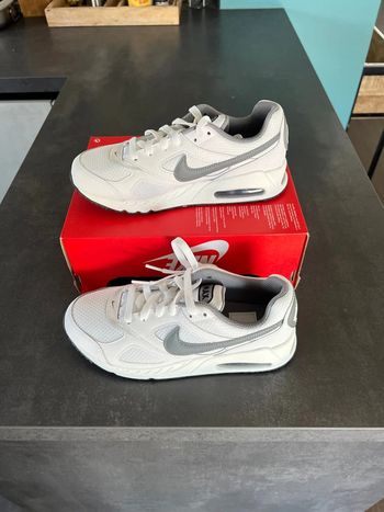 Basket Nike air Max taille 37.5