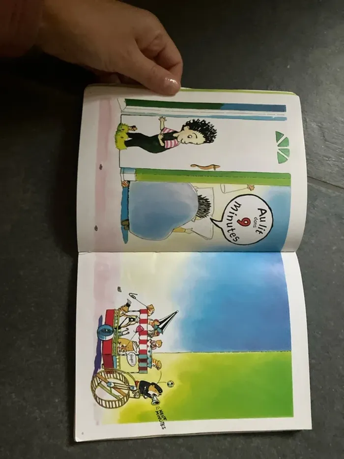Livre au lit - photo numéro 3