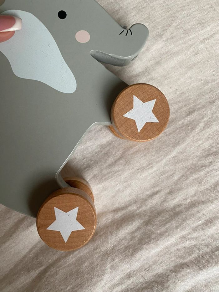 Éléphant en bois à roulette - photo numéro 5