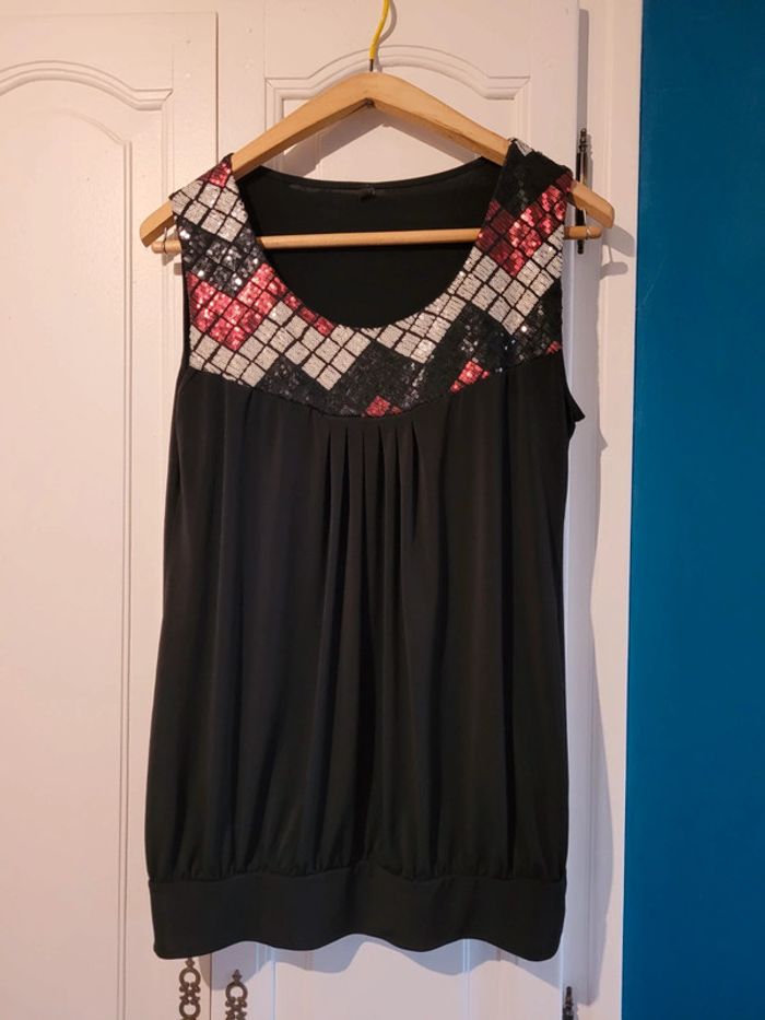 Haut fluide taille 44 avec strass