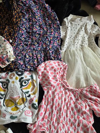 Lot de vêtements filles 6 a 7 ans zara , okaidi , tape a l'œil