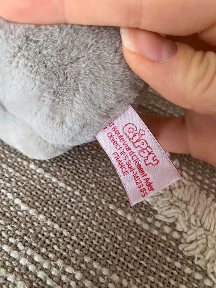 Peluche doudou 20cm Gispy lapin gris et rouge coeur love parfait état - photo numéro 4