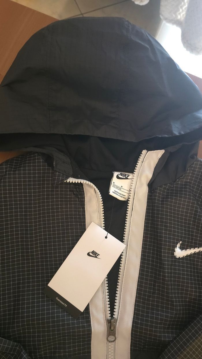 NEUF (non porté) 🏷🥰😍🤩 superbe coupe vent NIKE mixte taille 10 ans 🤩😍🥰 - photo numéro 6