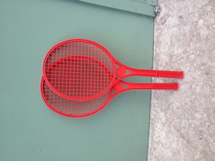 Accessoire de sport lot de 2 raquettes de tennis en plastique rouge pour enfant - photo numéro 2