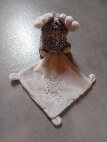 Peluche renne avec doudou 