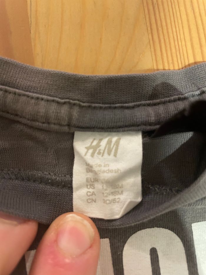 T-shirt H&M 18 mois - photo numéro 2