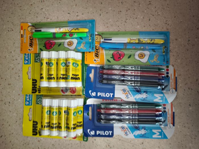 Lot de fournitures scolaires
