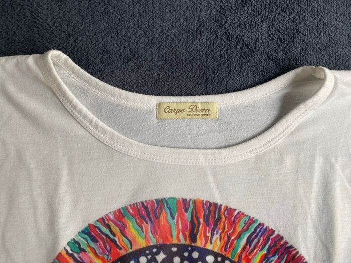 Tee-shirts blancs et colorés - photo numéro 3