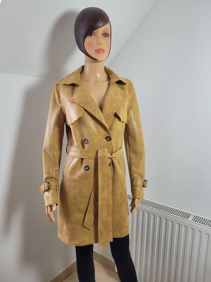 Manteau trench-coat mi-long matière anti pluie neuf